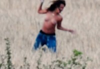 rihanna-topless-video-shoot-bellfast-01-830x1080.jpg